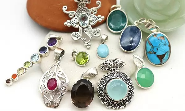 Les merveilles des pendentifs en pierre naturelle Les merveilles des pendentifs en pierre naturelle