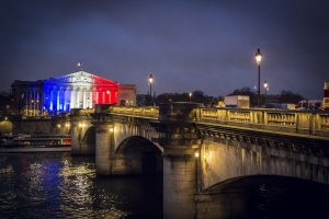 Les secrets pour organiser une soirée réussie à Paris avec un DJ local